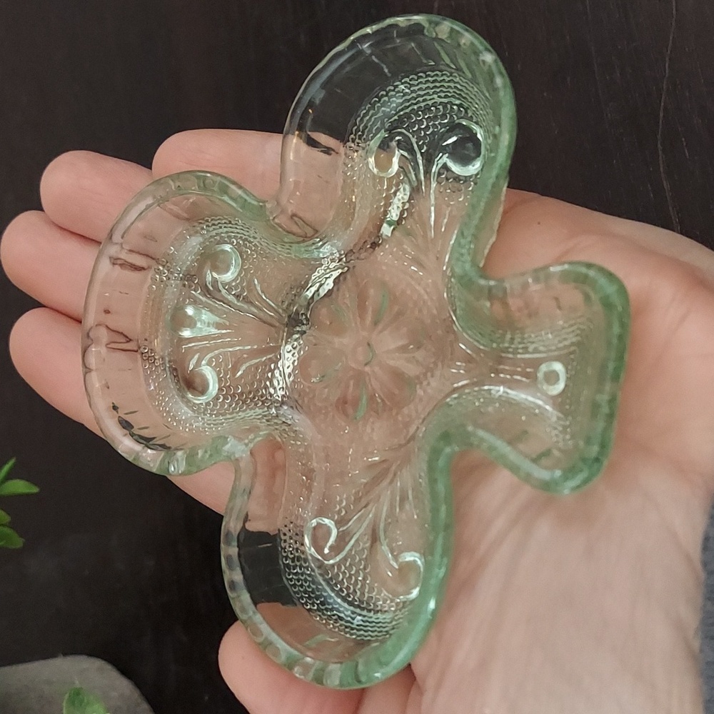 Vintage Tiara Indiana Sandwich Glass Chantilly Green Clover Trinket Dish Ashtray - Picture 4 of 4